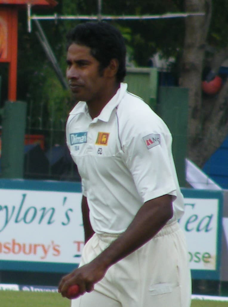 Chaminda Vaas in action, Sri Lanka vs England, 2nd Test, December 2007