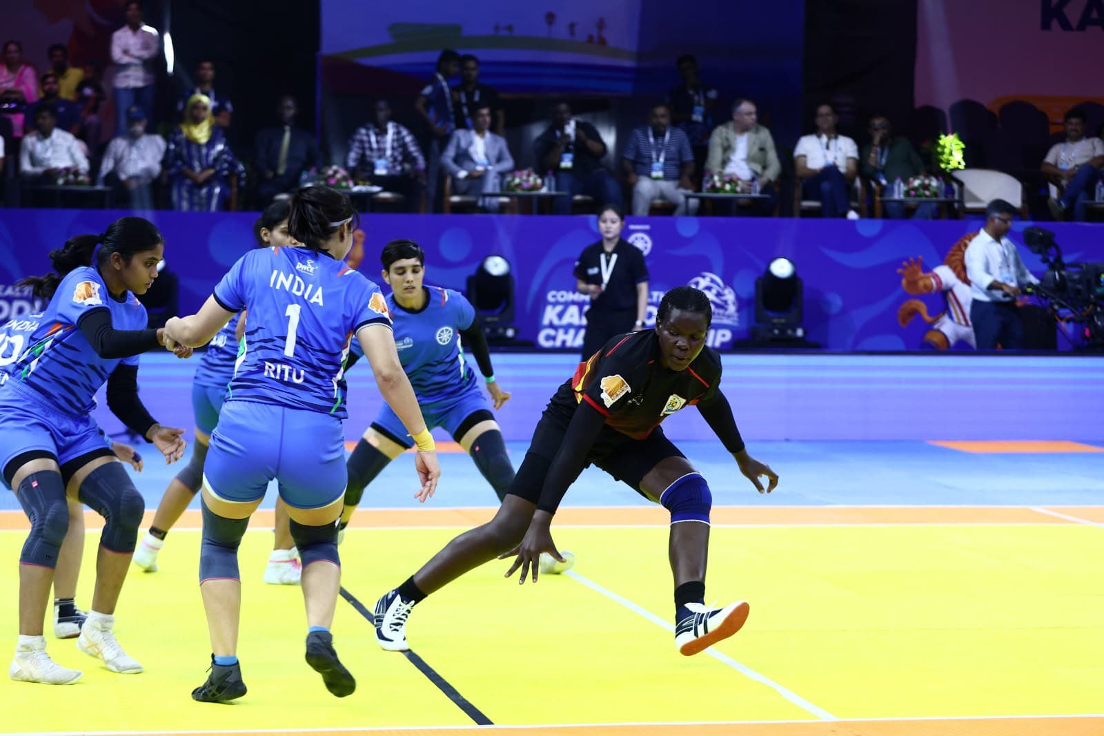 India's women's defence, with Ritu in the No. 1 shirt, faces a Uganda raider