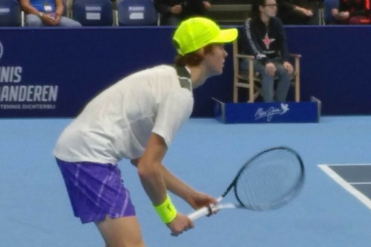 De Italiaanse tennisser Jannik Sinner tijdens zijn halve finale tegen Stan Wawrinka op de European Open Antwerp 2019.