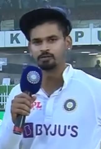 Shreyas Iyer talking with Ravichandran Ashwin.