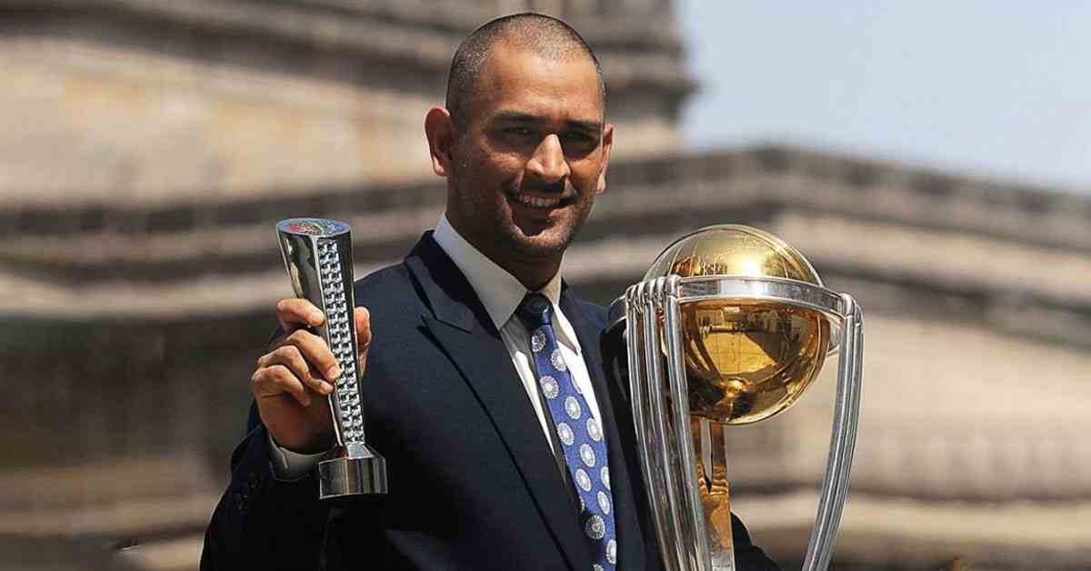 MS_Dhoni_with_World_Cup