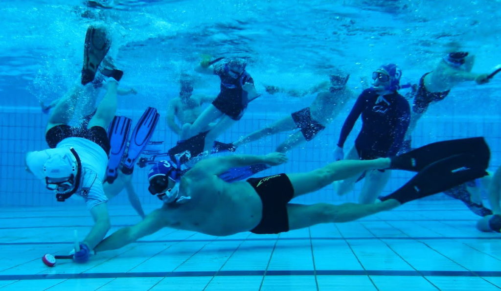 How to Play Underwater HockeyHow to Play Underwater Hockey