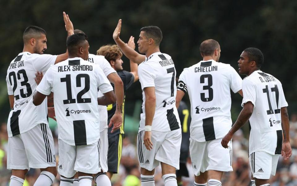 ronaldo in juventus with team