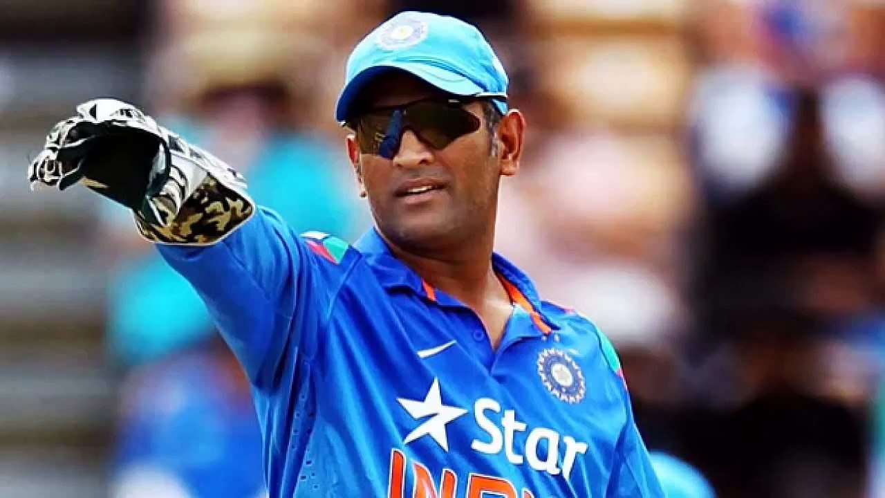 essay on ms dhoni as a leader