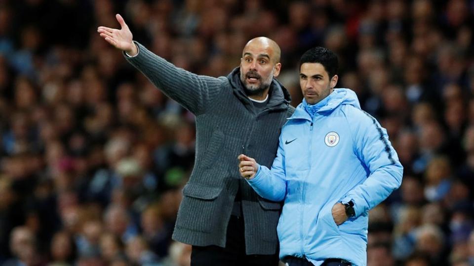 Pep Guardiola retains the hotline with Mikel Arteta 1