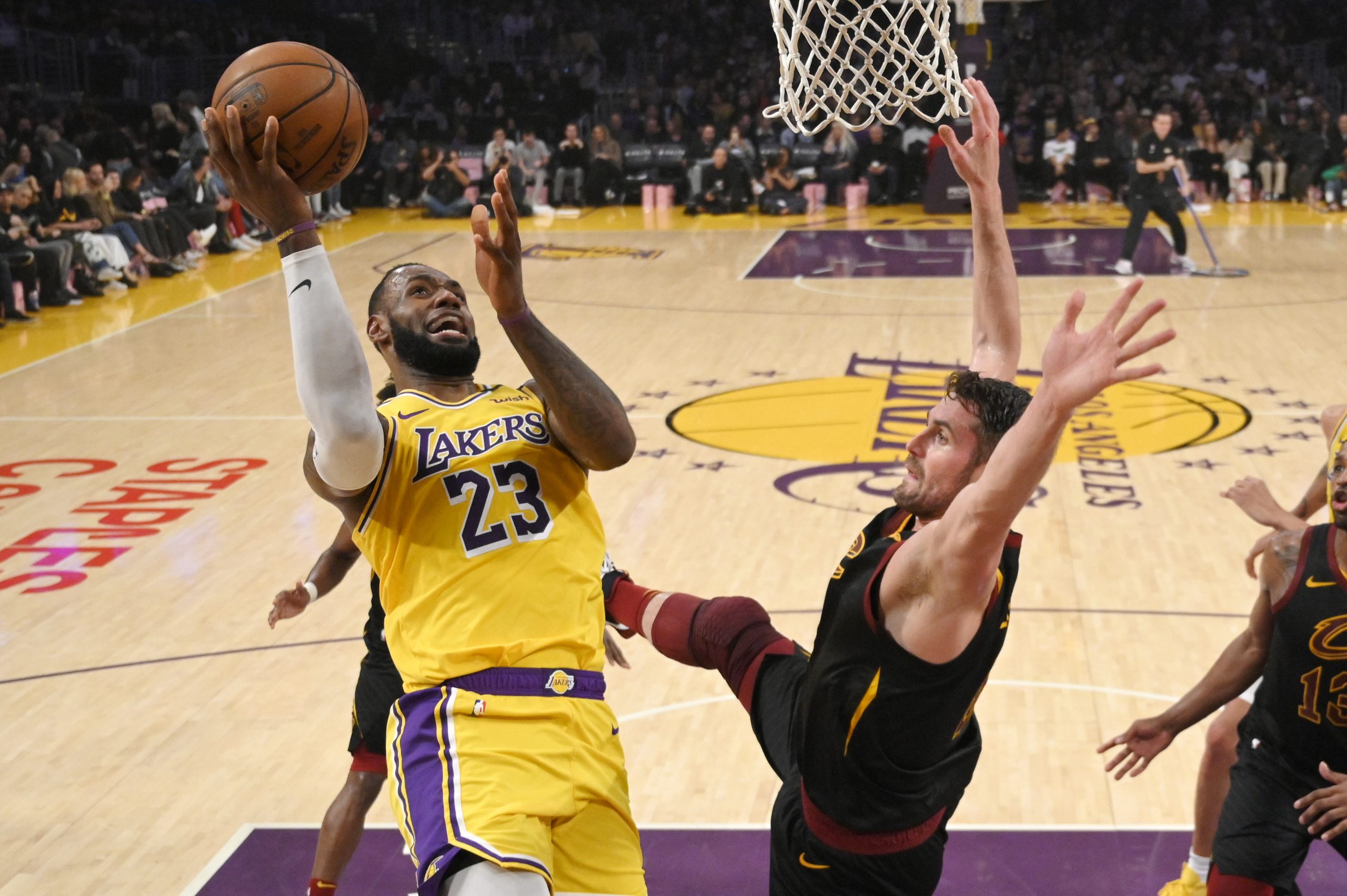 lakers-vs-cavs-lebron-james-2020