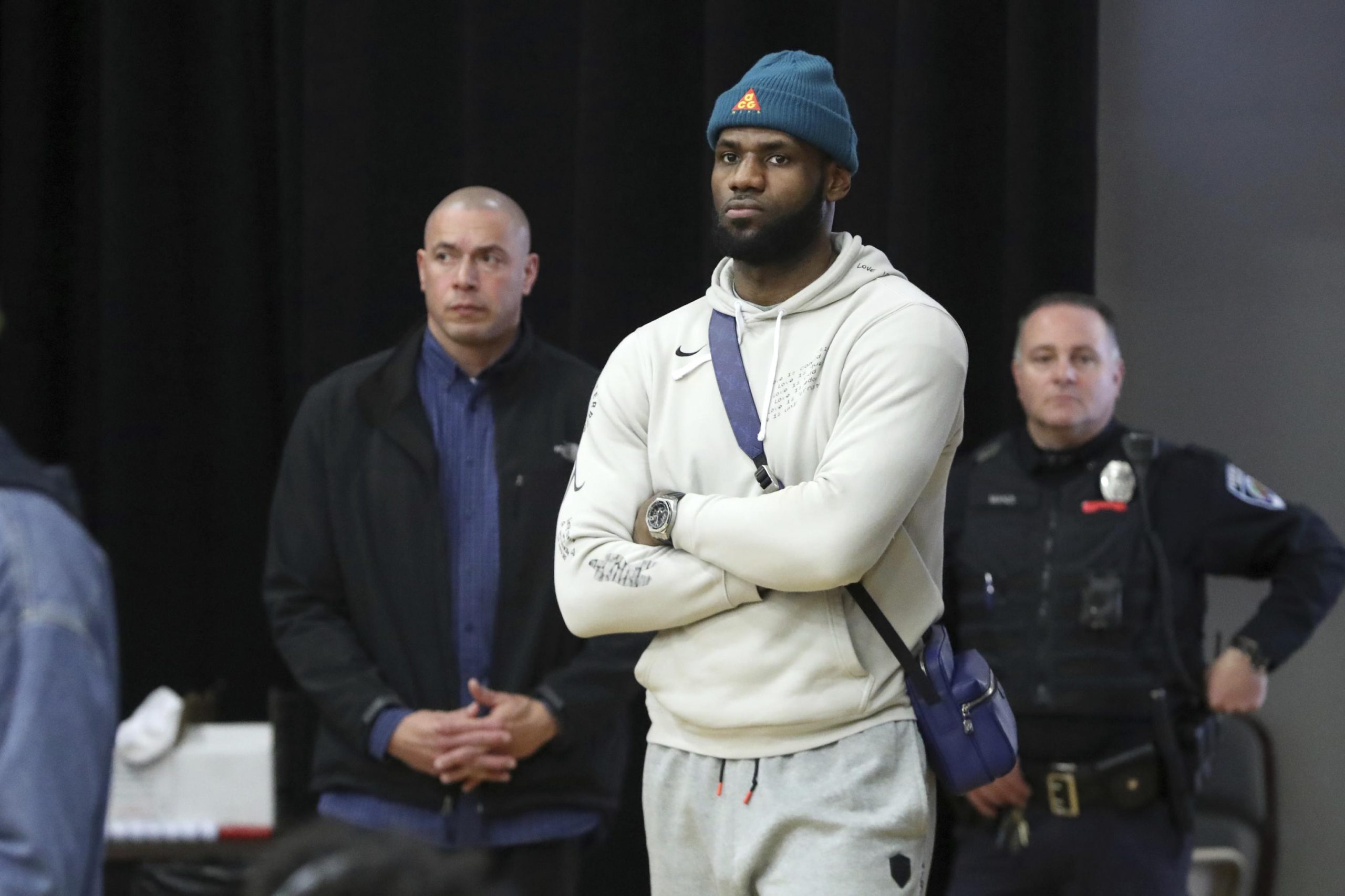 lebron-james-at-bronny-james-high-school-game