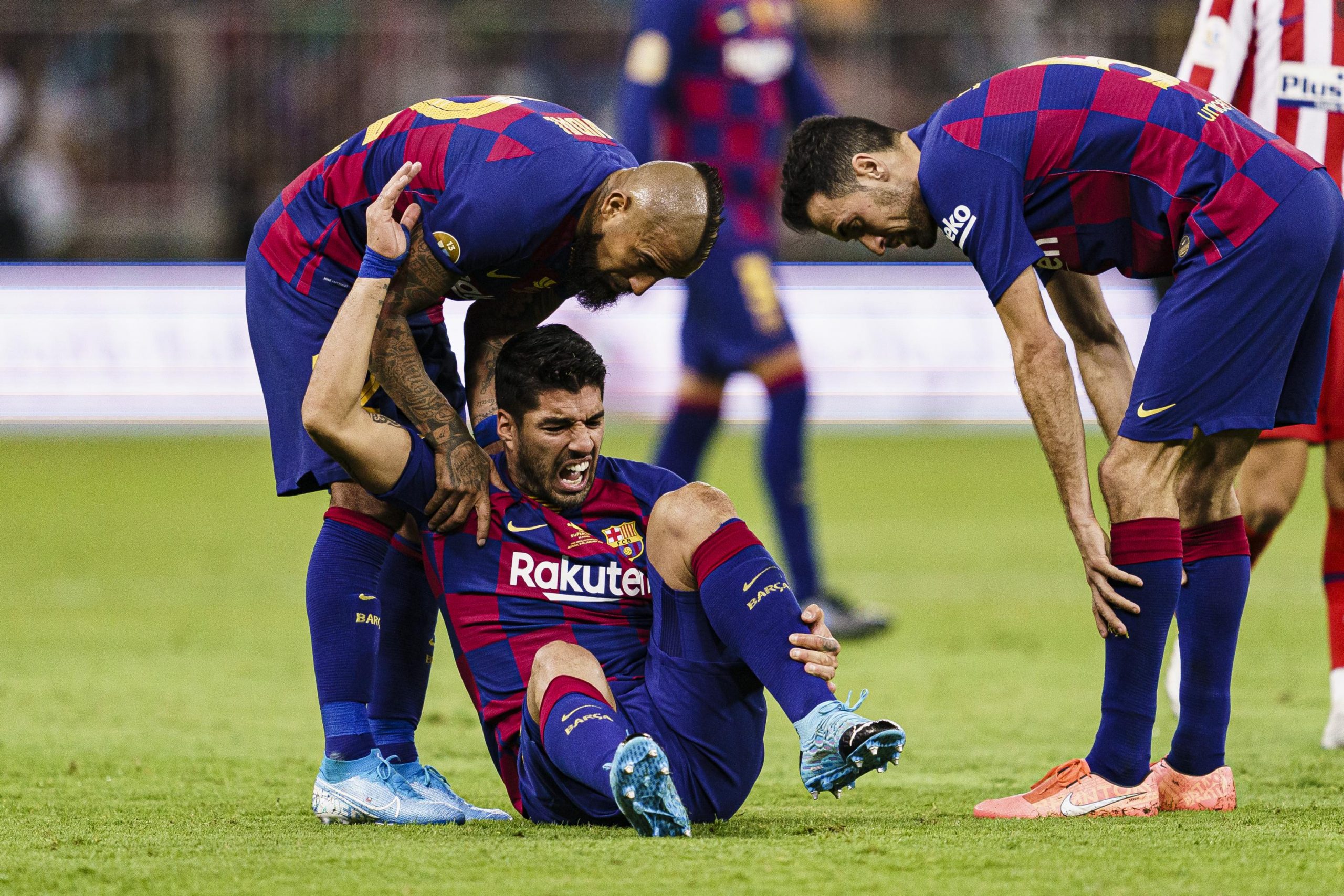 luis-suarez-injured-fc-barcelona