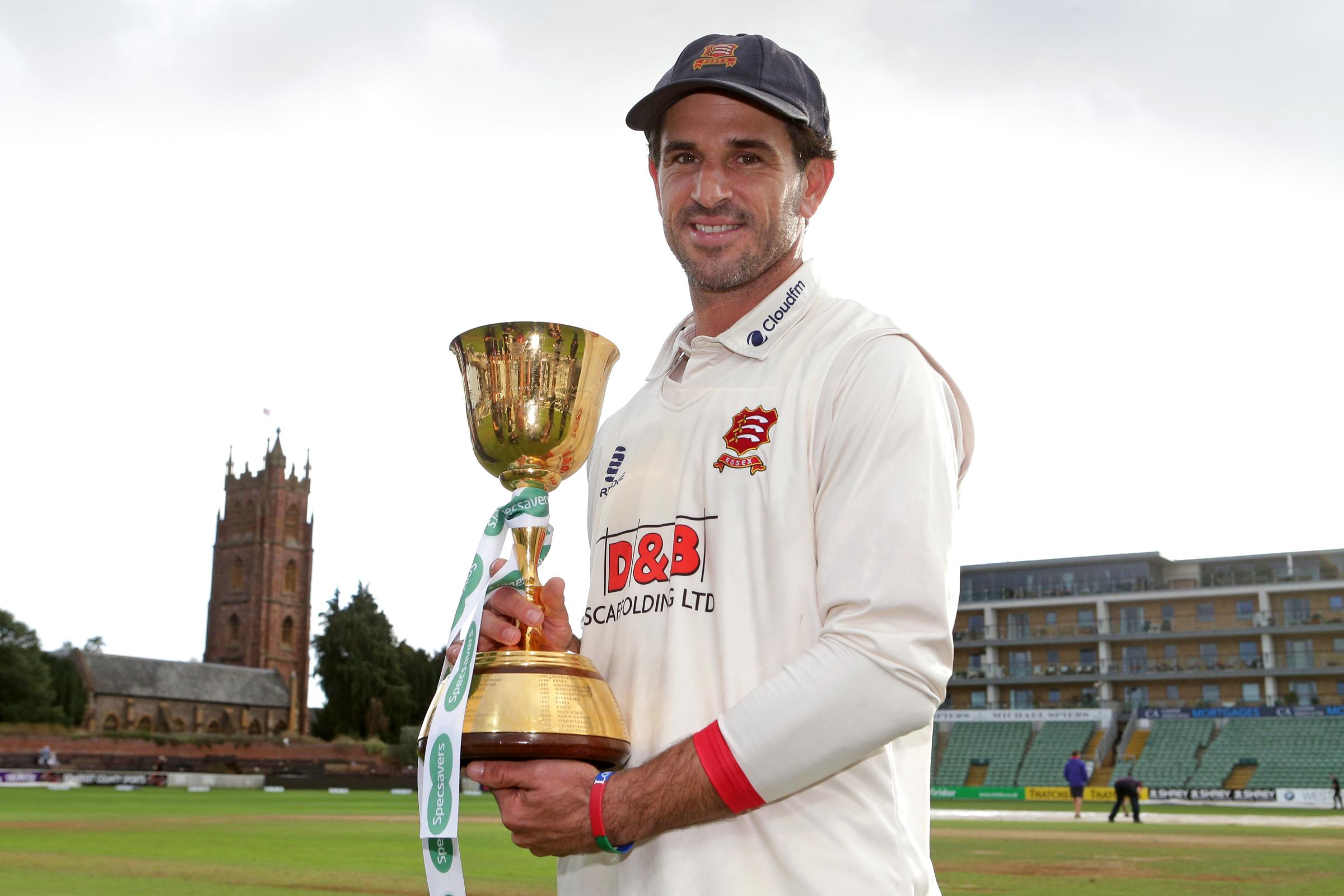 ryan-ten-step-down-as-essex-club-captain