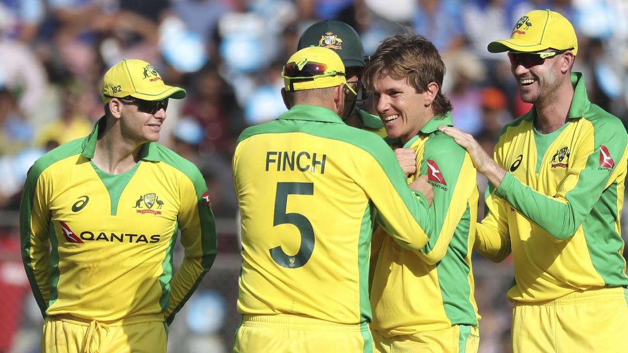 zampa-on-kohli-2nd-odi-batting-rajkot