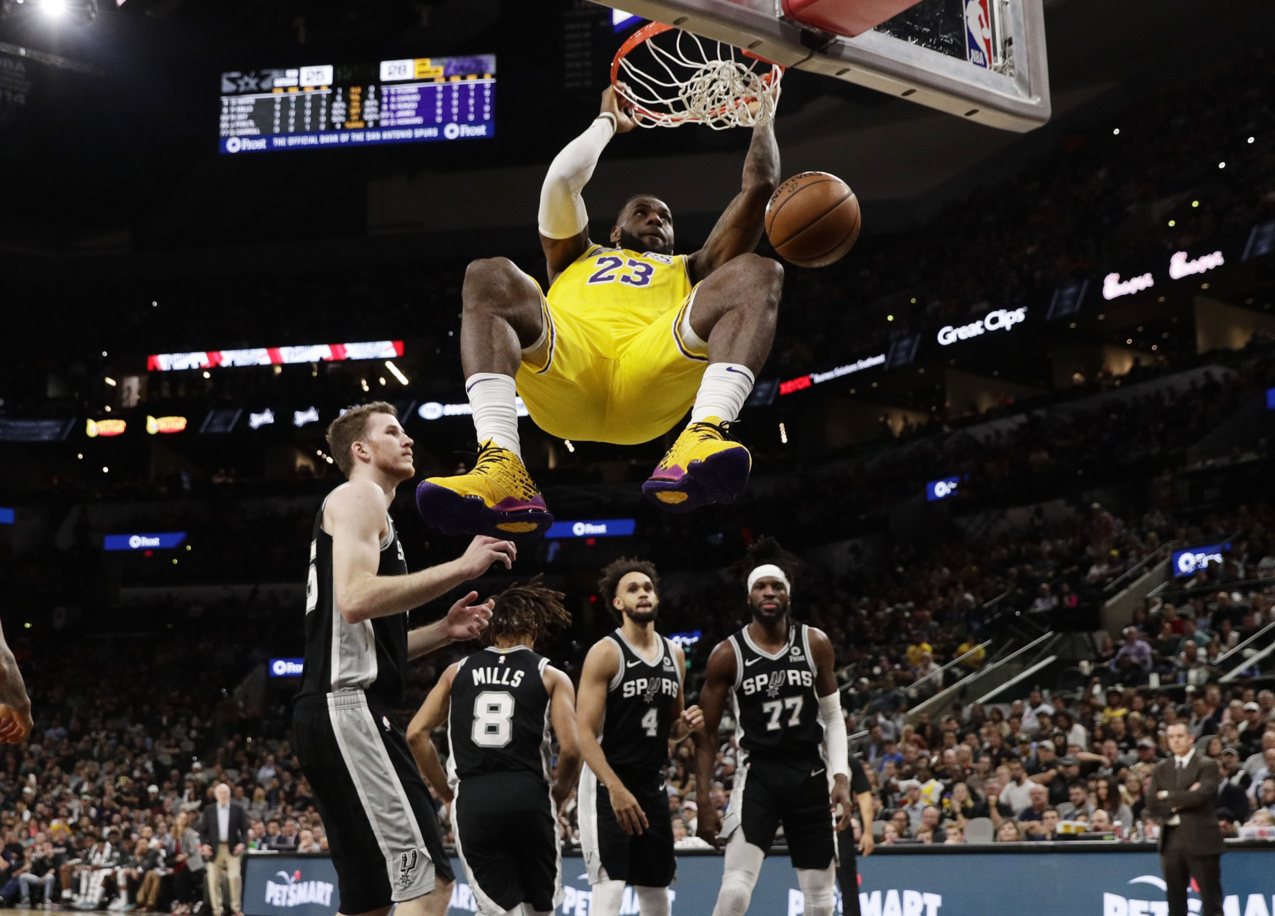 Lakers-Spurs-nba-lebron-james