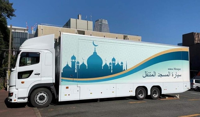mosque on wheel