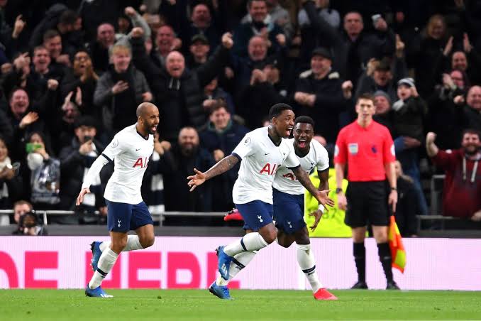 steven-bergwijn-vs-man-city