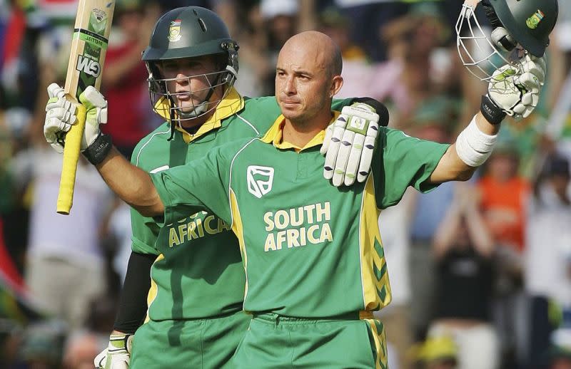 438-9 against Australia in 2006