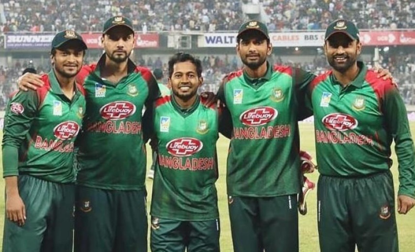 Bangladesh Cricket Team With Wife