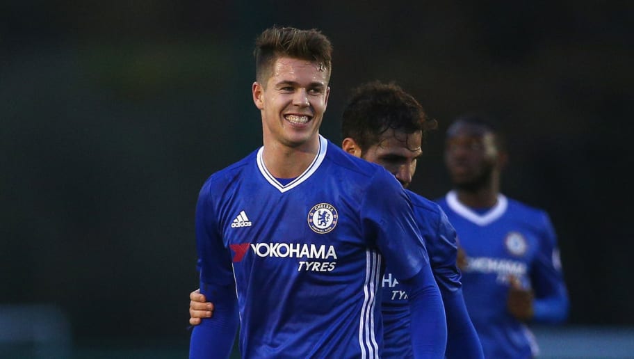 Midfielder Marko Van Ginkel signs one-year deal with Chelsea