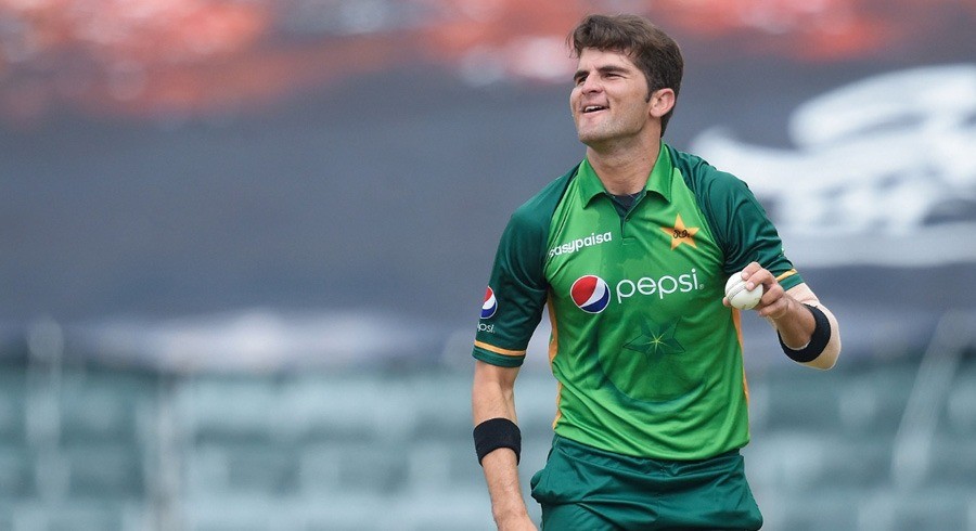 WATCH: Pakistan Bowler Shaheen Afridi's funny reaction to Indian fan |  Video Goes VIRAL