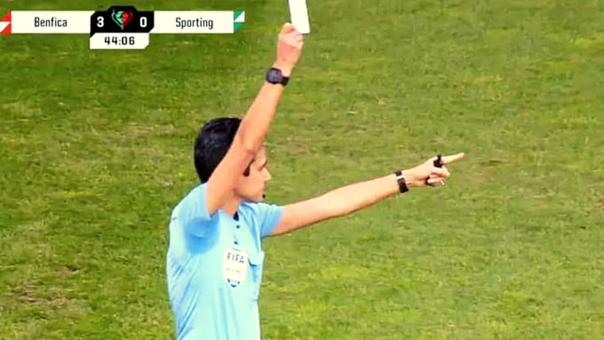 Football News : All you should know about the first ever "White Card" shown in Portugal
