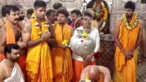 Watch : Team India's lovely gesture for Rishabh Pant goes viral