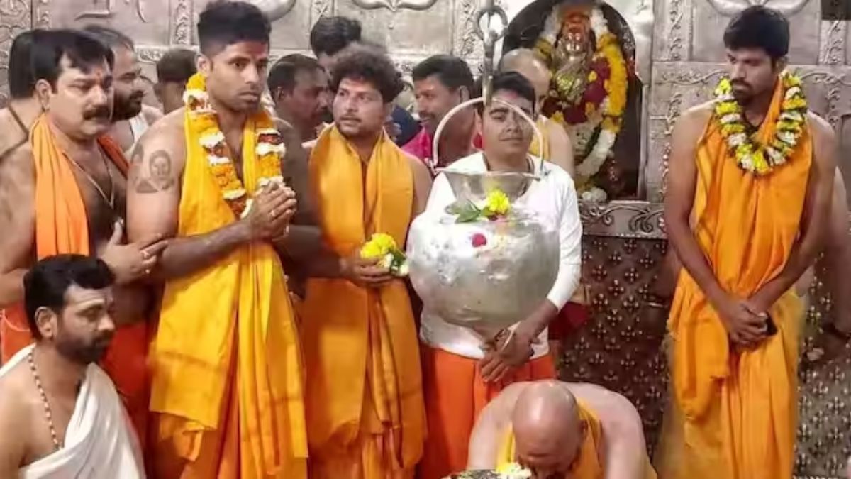 Watch : Team India's lovely gesture for Rishabh Pant goes viral