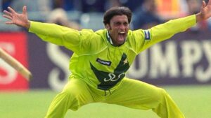 Watch : This former Pakistani Cricketer open up on his chances in Bollywood!