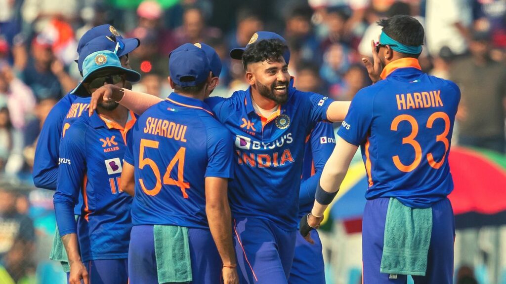 IND Vs AUS 1st ODI : Men in Blue bowl out Australia for 188 at Wankhede Stadium!