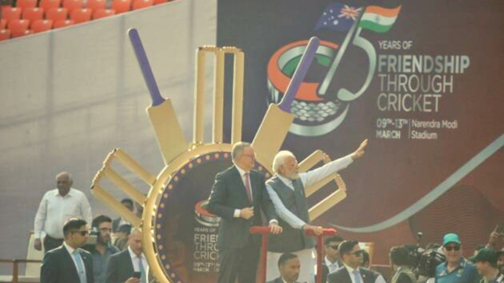 Watch : Indian and Australian Prime Minister do lap of honor to celebrate 75 years of association through cricket!