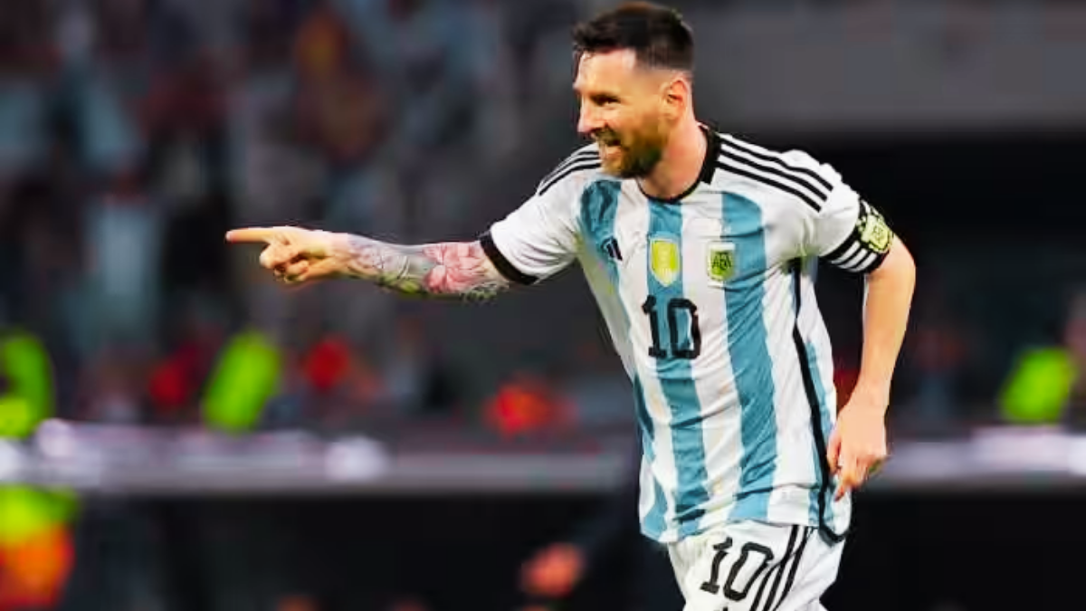 Watch Lionel Messi score his 100th, 101st and 102nd International goal for Argentina against Curacao!