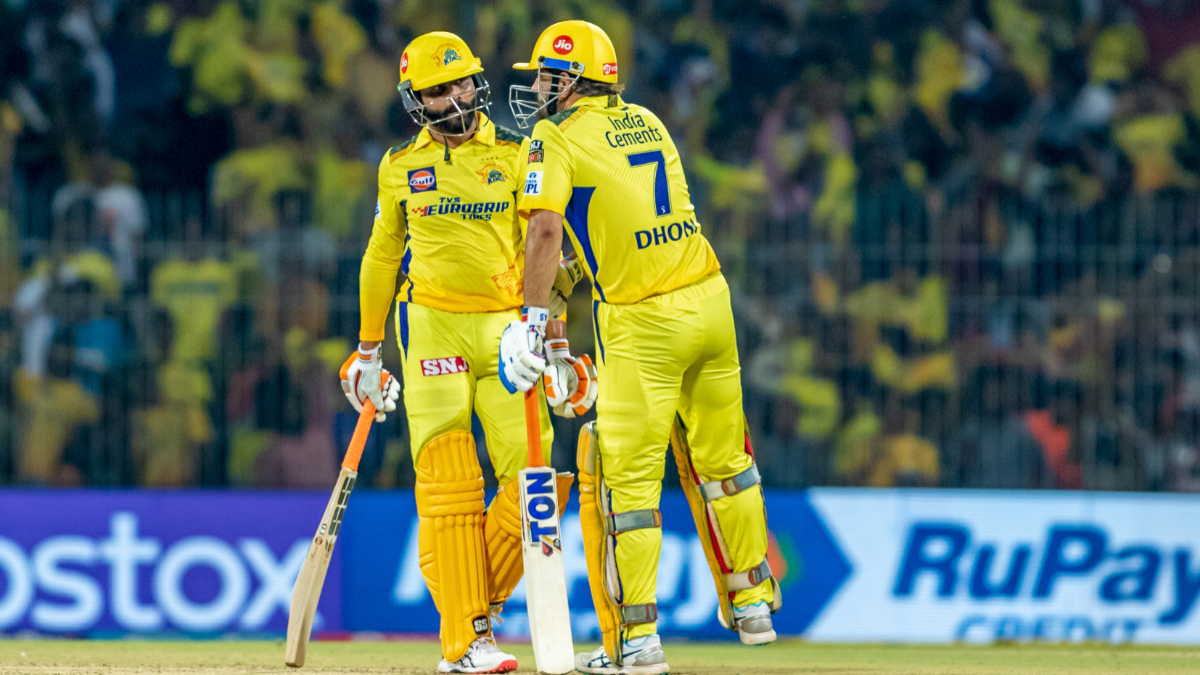 Ravindra-Jadeja-MS-Dhoni-CSK-vs-RR-AP-photo