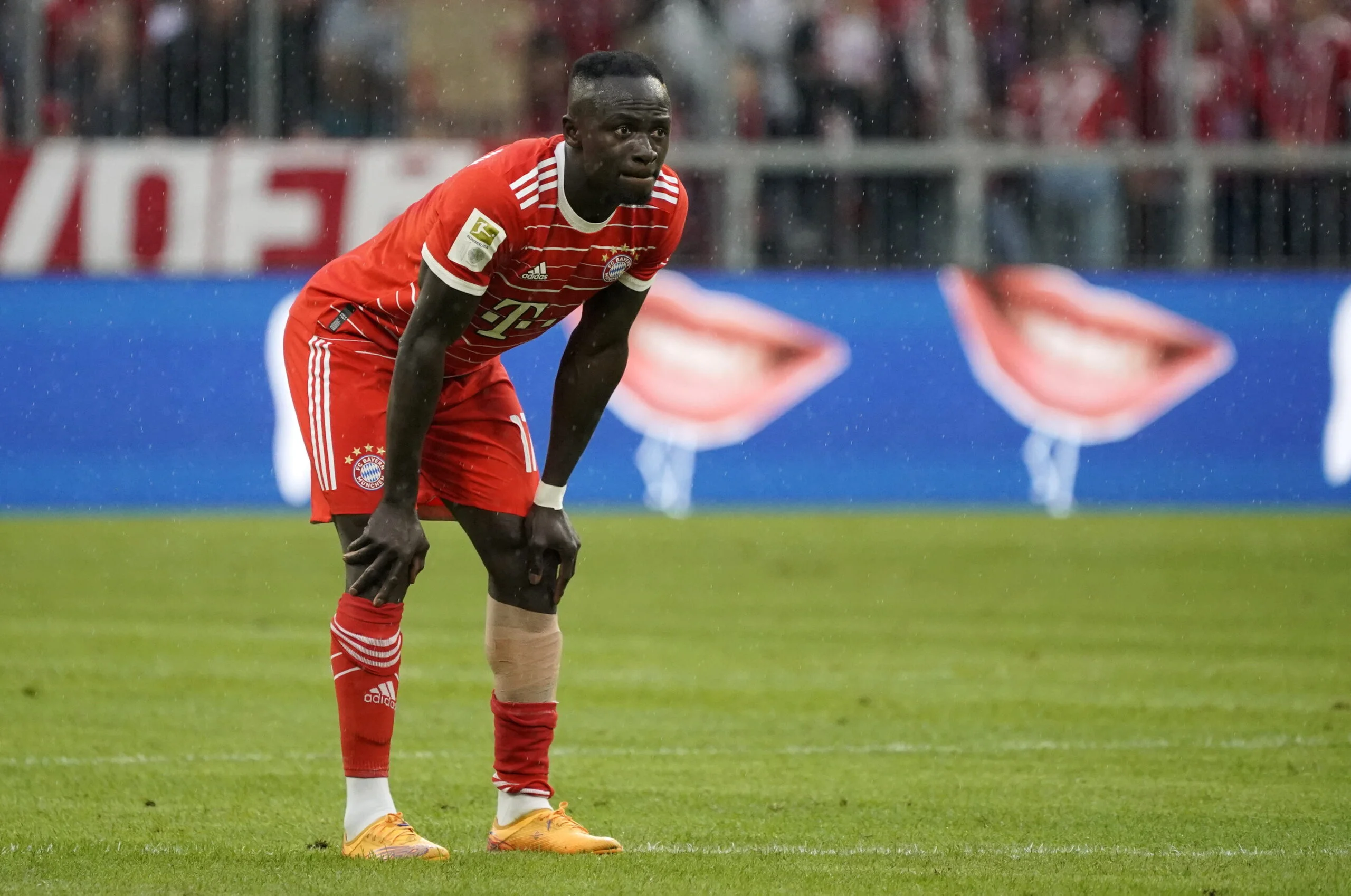 Sadio-Mane-injured-scaled-1