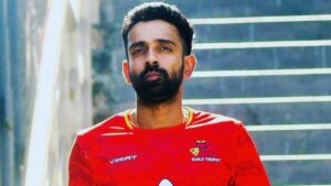 Watch: Dhawal Kulkarni Gets Trolled for Posing Instead of Helping Woman Who Fell Down