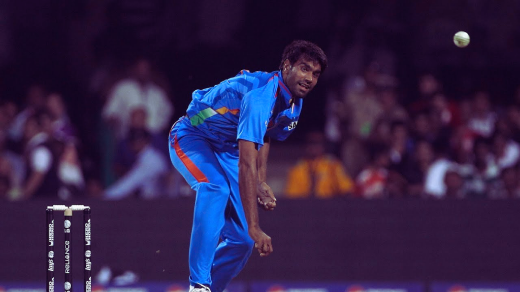 Watch : Munaf Patel applaud a young kid's bowling and suggests his Discovery of speed is now complete!