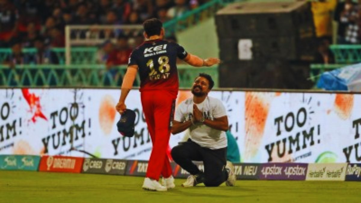 Watch: A fan Enters Lucknow Ground To Touch Virat Kohli's Feet, Stops IPL 2023 Match