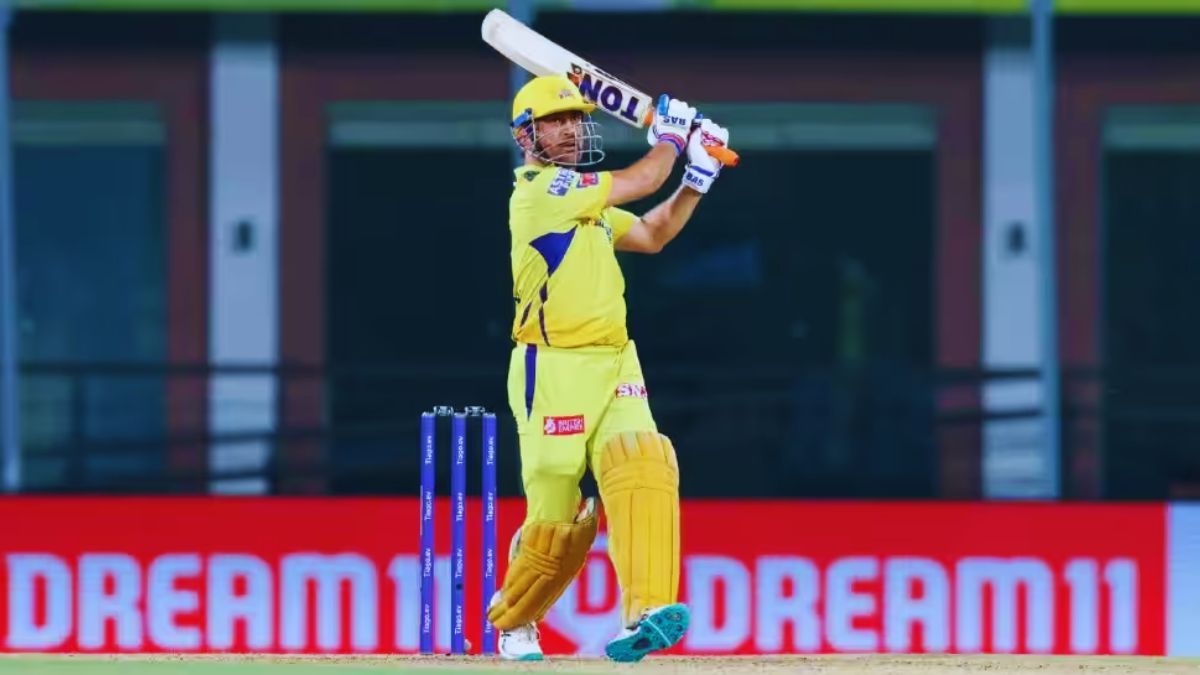 "Don't Hurt Our Fans" Former Indian Great Asks MS Dhoni to continue representing CSK