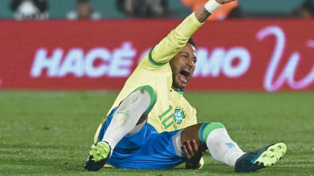 Following yet another injury against Uruguay a day ago, Neymar Jr is once again all set to face a substantial time off pitch. The 31-year-old has remained injury prone throughout his career and has mostly sustained Ankle or Foot injuries