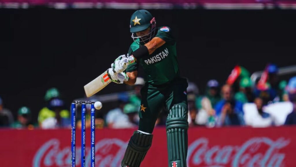 "Why do we even Compare him Virat Kohli? He isn't the same ........." Pakistan Fans blast on Twitter on their own team player after India's Loss