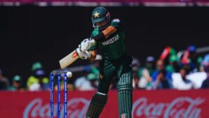 "Why do we even Compare him Virat Kohli? He isn't the same ........." Pakistan Fans blast on Twitter on their own team player after India's Loss